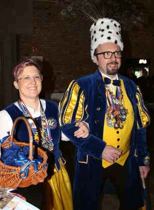 Bauer und Magd auf dem Weg zur Bühne